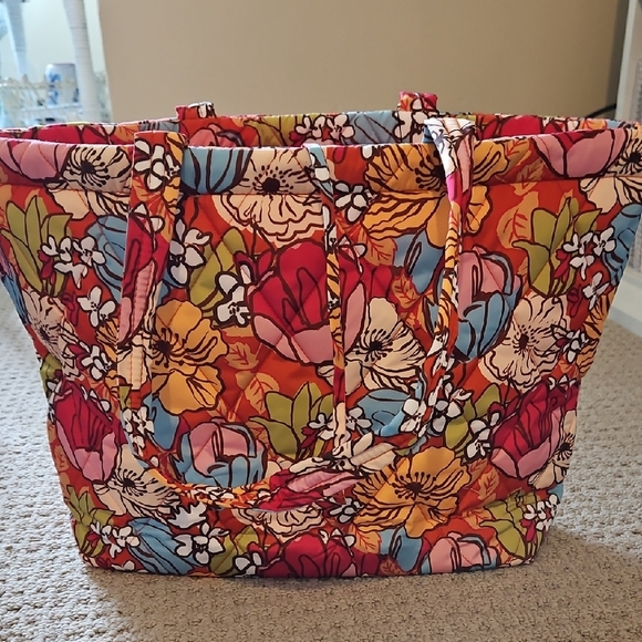 Vera Bradley East West Tote - Picture 3 of 6